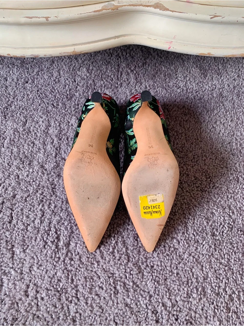 VTG Manolo Blahnik Black Pumps with Floral Embroidery